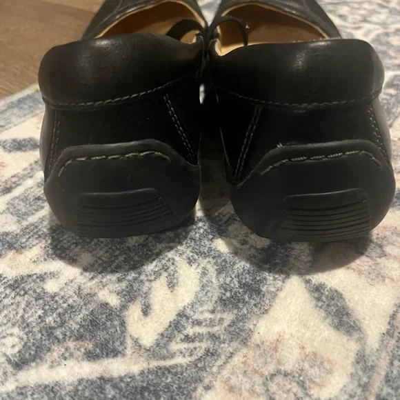 Naturalizer Black Leather Loafers with Elastic Band - Picture 7 of 16